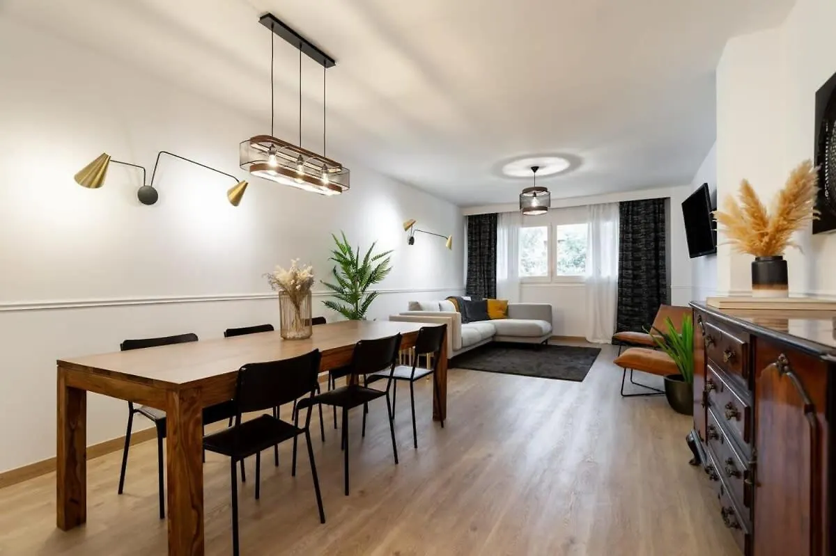 Exclusive Huge 4 Double Bedroom City Center برشلونة 0*,  إسبانيا