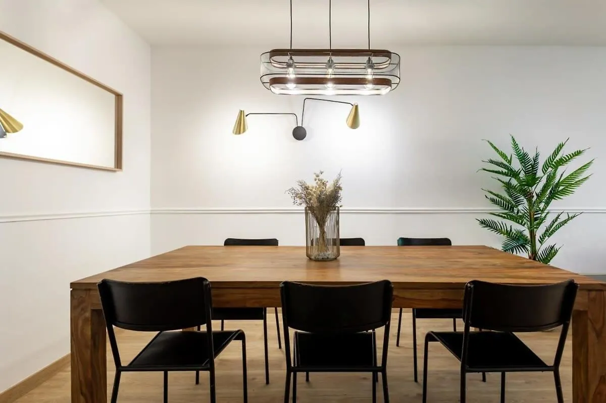 Exclusive Huge 4 Double Bedroom City Center برشلونة 0*,  إسبانيا
